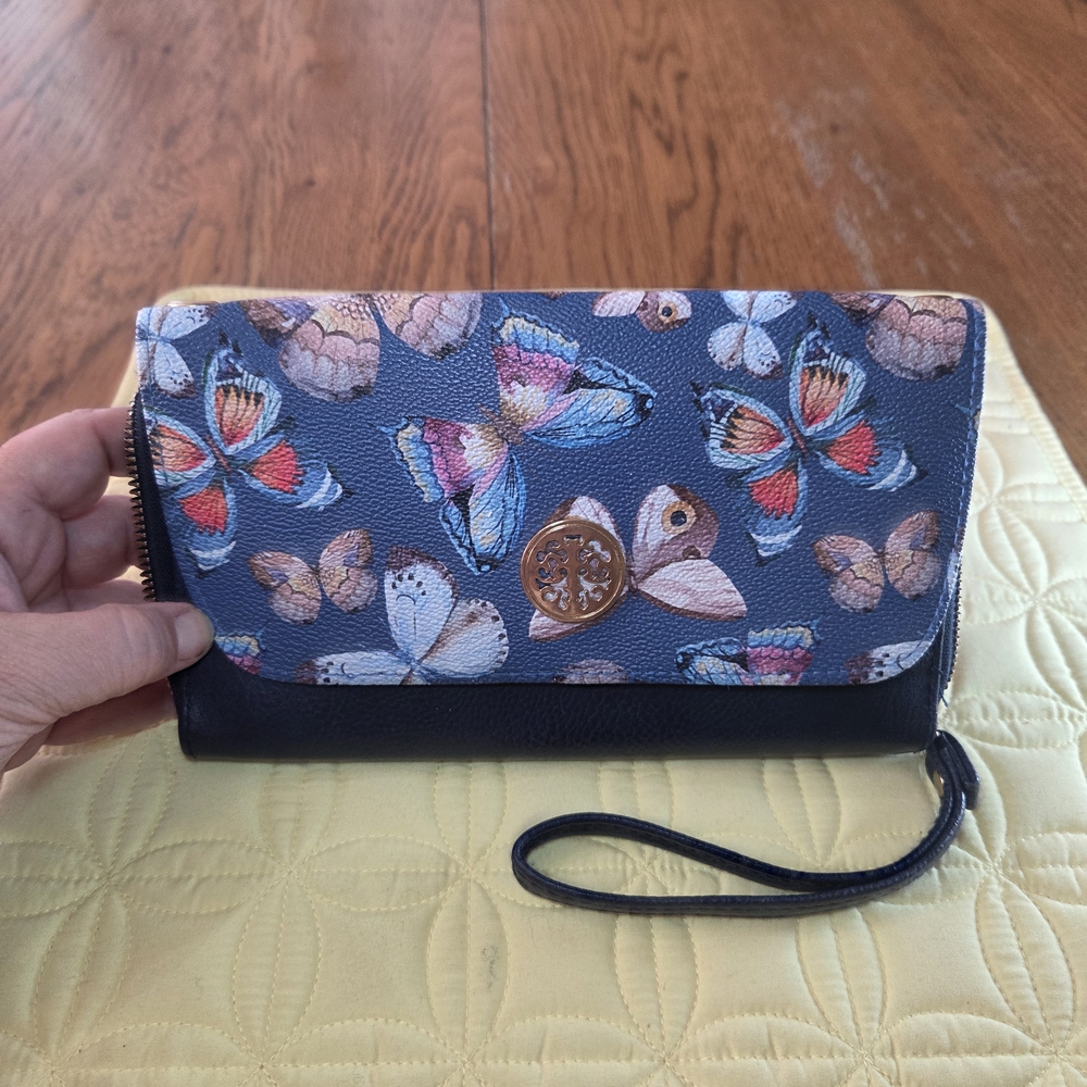 Elegant Butterfly Print Wristlet/Wallet in Blue. HHCP